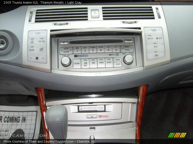 Titanium Metallic / Light Gray 2005 Toyota Avalon XLS