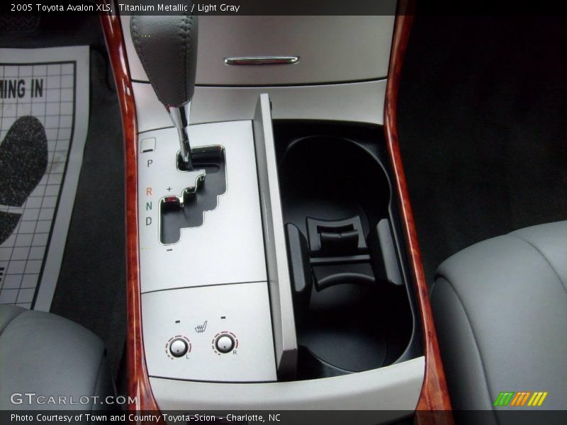 Titanium Metallic / Light Gray 2005 Toyota Avalon XLS