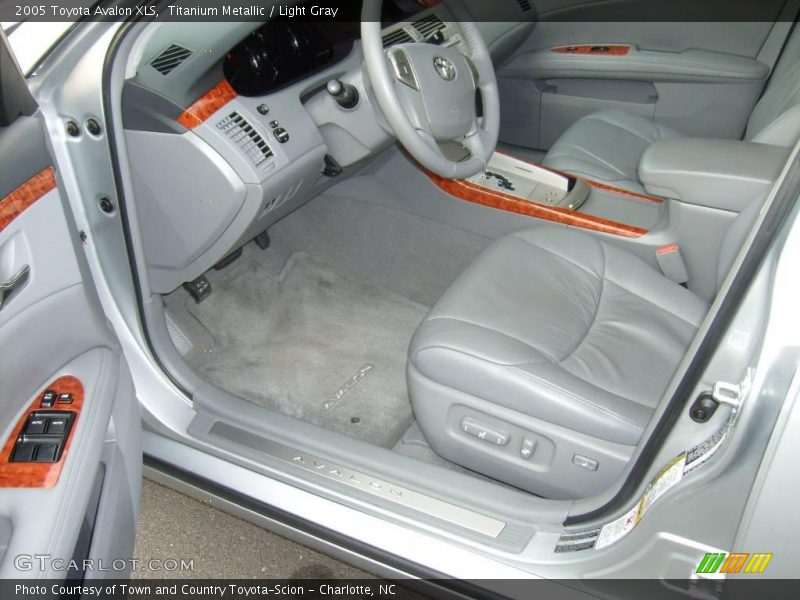 Titanium Metallic / Light Gray 2005 Toyota Avalon XLS