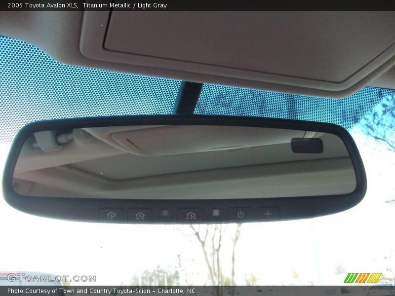 Titanium Metallic / Light Gray 2005 Toyota Avalon XLS