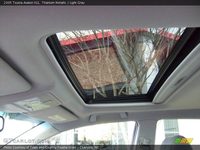 Titanium Metallic / Light Gray 2005 Toyota Avalon XLS