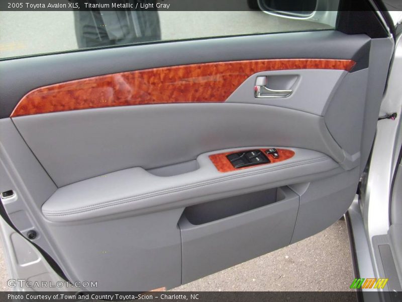 Titanium Metallic / Light Gray 2005 Toyota Avalon XLS