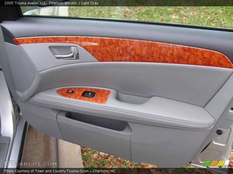 Titanium Metallic / Light Gray 2005 Toyota Avalon XLS