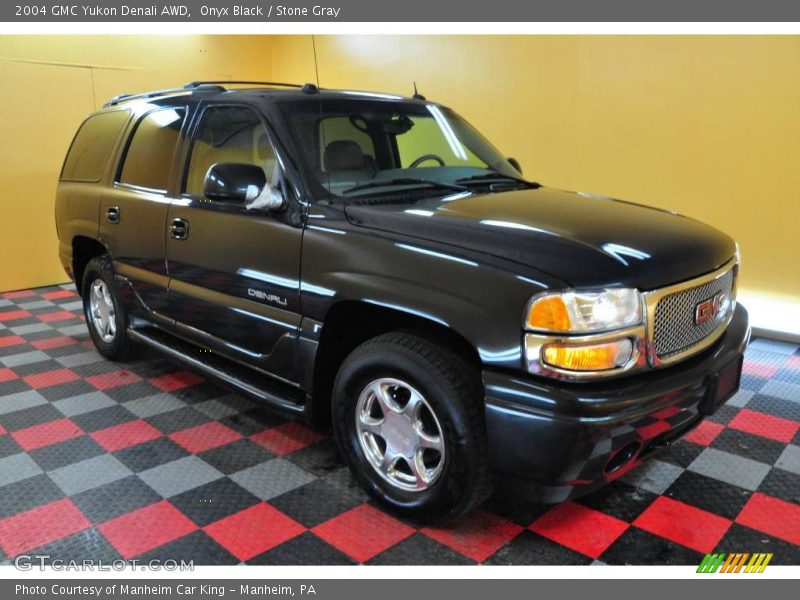 Onyx Black / Stone Gray 2004 GMC Yukon Denali AWD