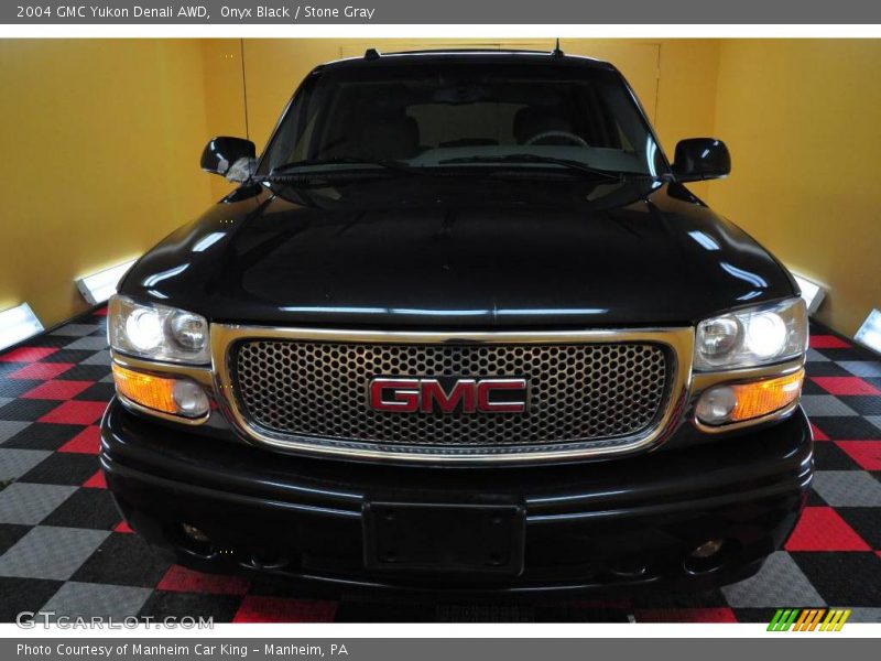Onyx Black / Stone Gray 2004 GMC Yukon Denali AWD