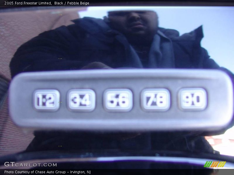 Black / Pebble Beige 2005 Ford Freestar Limited