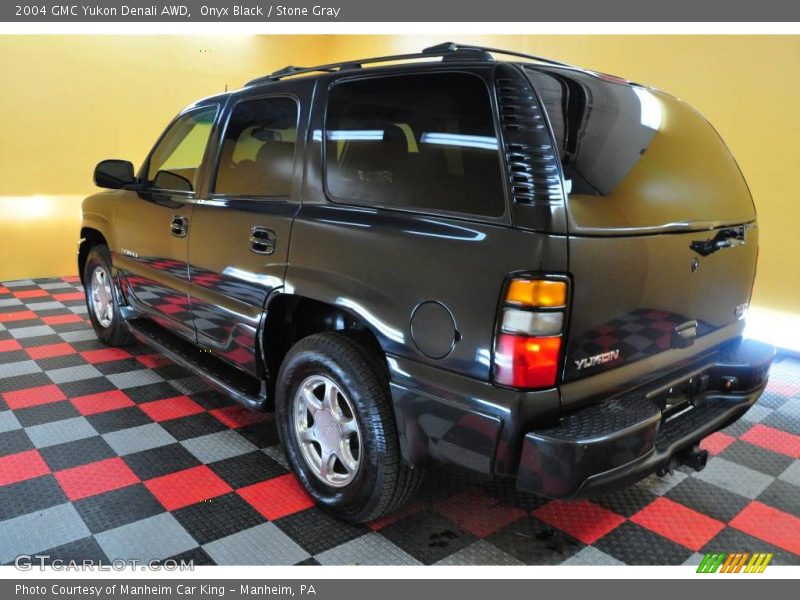 Onyx Black / Stone Gray 2004 GMC Yukon Denali AWD