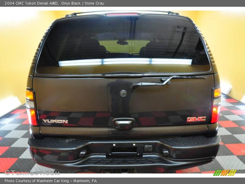 Onyx Black / Stone Gray 2004 GMC Yukon Denali AWD
