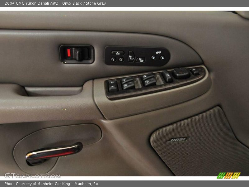 Onyx Black / Stone Gray 2004 GMC Yukon Denali AWD