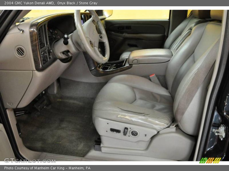 Onyx Black / Stone Gray 2004 GMC Yukon Denali AWD