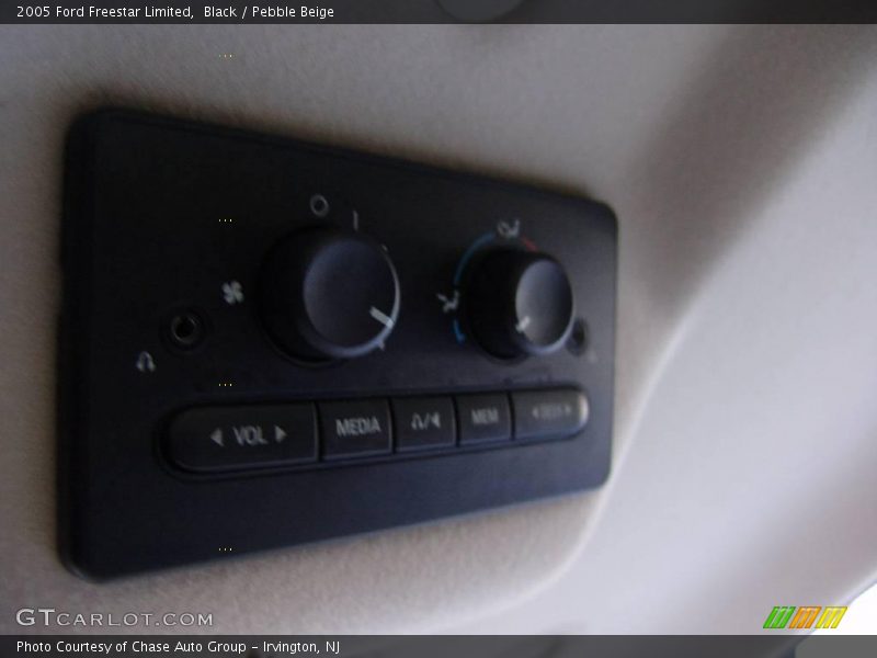 Black / Pebble Beige 2005 Ford Freestar Limited
