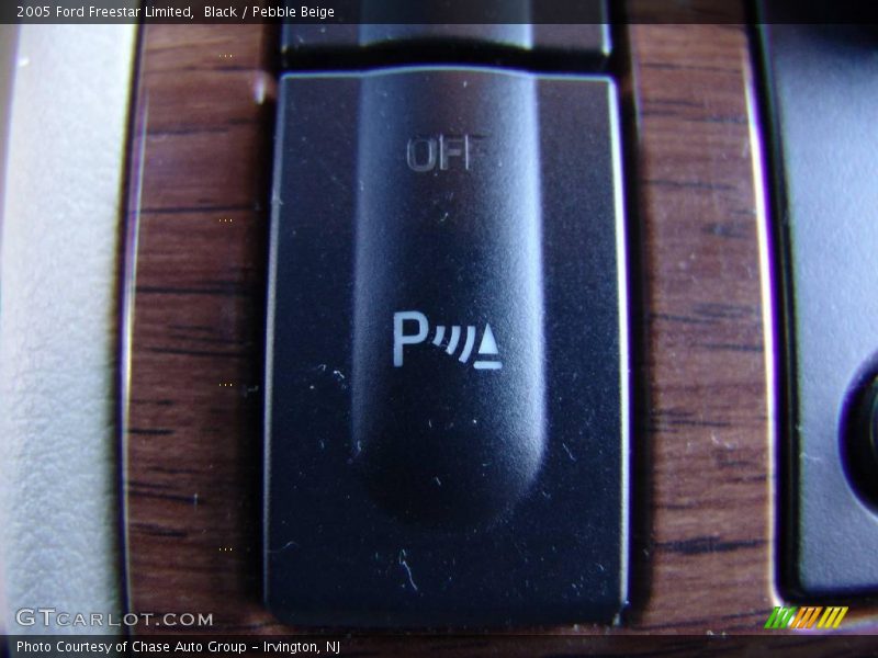 Black / Pebble Beige 2005 Ford Freestar Limited