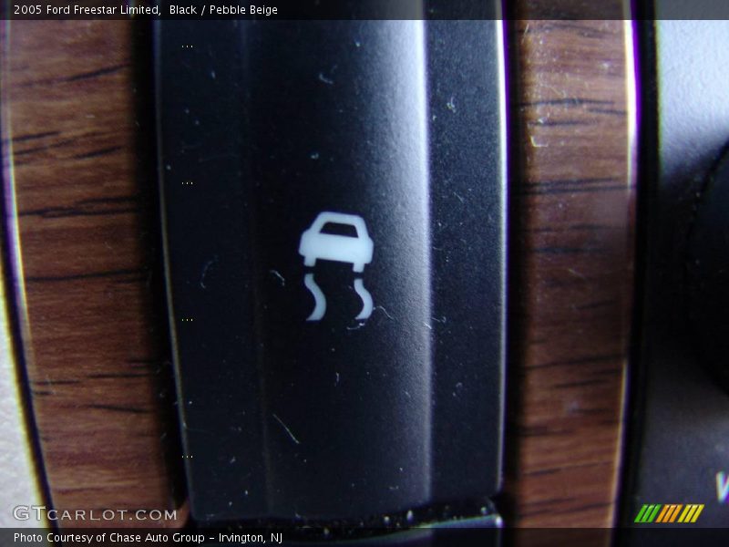 Black / Pebble Beige 2005 Ford Freestar Limited