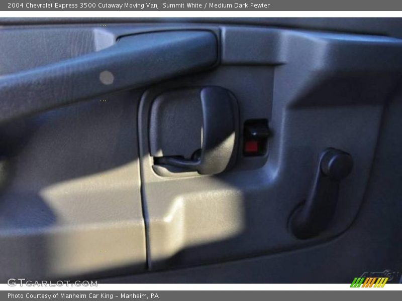 Summit White / Medium Dark Pewter 2004 Chevrolet Express 3500 Cutaway Moving Van
