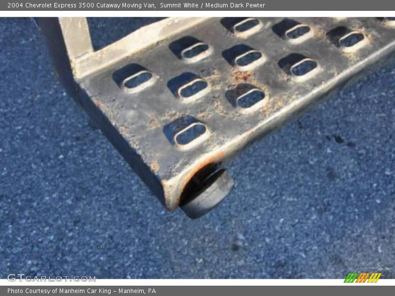 Summit White / Medium Dark Pewter 2004 Chevrolet Express 3500 Cutaway Moving Van