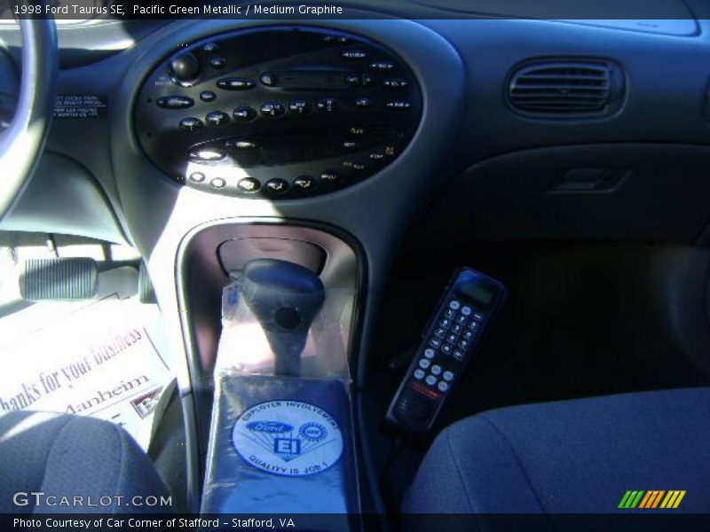 Pacific Green Metallic / Medium Graphite 1998 Ford Taurus SE