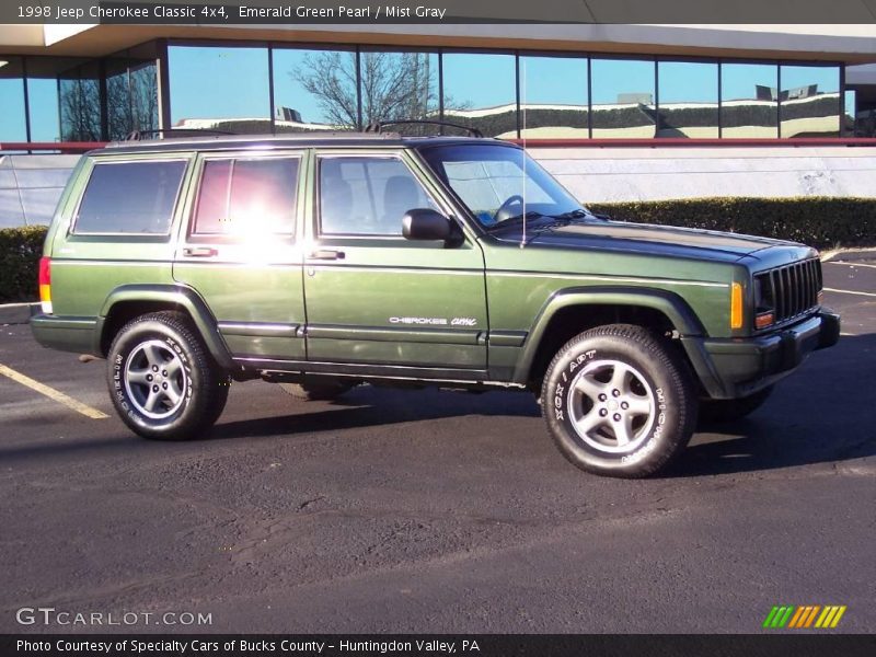 Emerald Green Pearl / Mist Gray 1998 Jeep Cherokee Classic 4x4