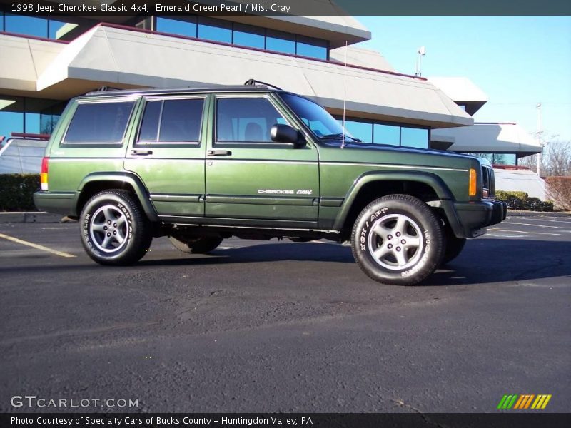 Emerald Green Pearl / Mist Gray 1998 Jeep Cherokee Classic 4x4