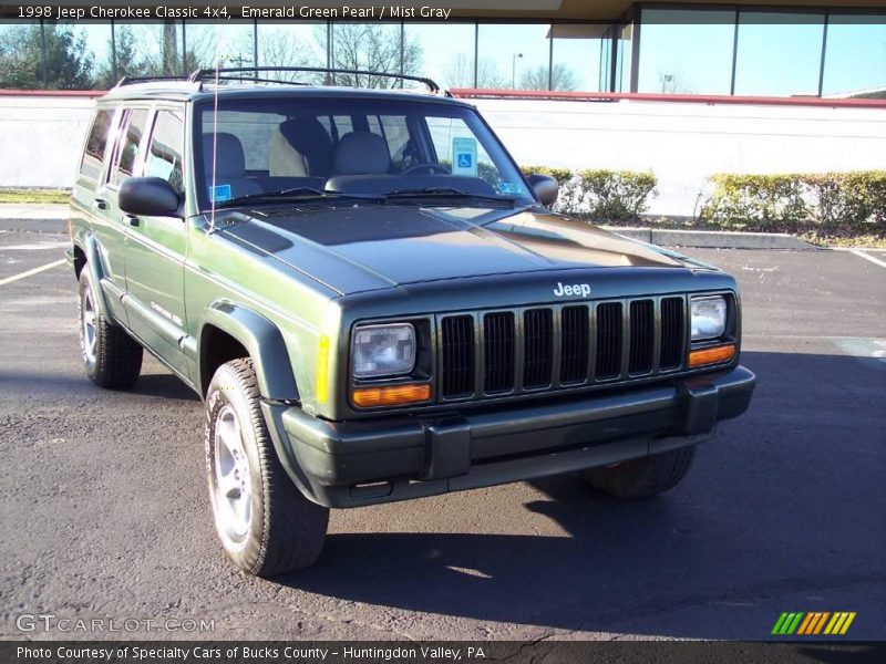 Emerald Green Pearl / Mist Gray 1998 Jeep Cherokee Classic 4x4