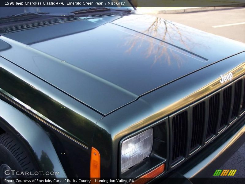 Emerald Green Pearl / Mist Gray 1998 Jeep Cherokee Classic 4x4