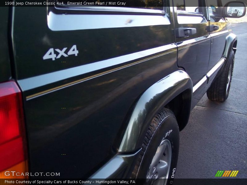 Emerald Green Pearl / Mist Gray 1998 Jeep Cherokee Classic 4x4