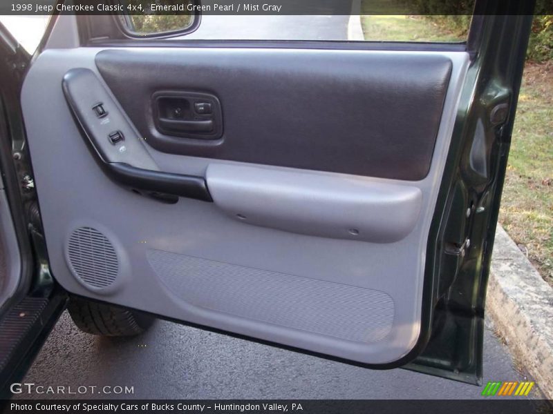 Emerald Green Pearl / Mist Gray 1998 Jeep Cherokee Classic 4x4