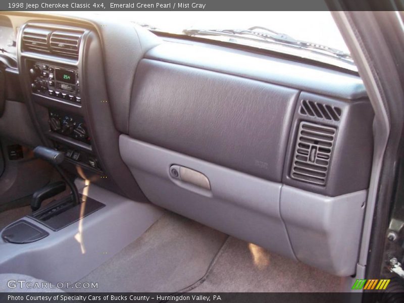 Emerald Green Pearl / Mist Gray 1998 Jeep Cherokee Classic 4x4