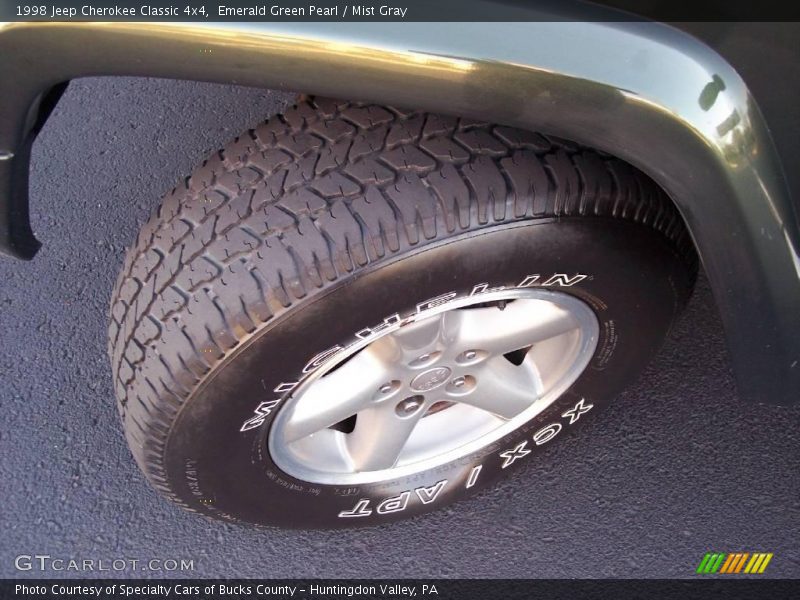 Emerald Green Pearl / Mist Gray 1998 Jeep Cherokee Classic 4x4
