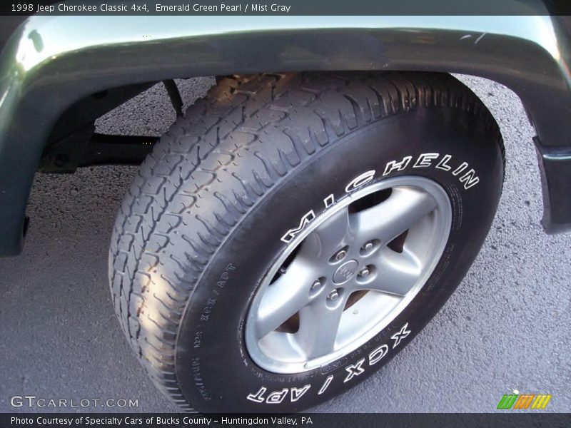 Emerald Green Pearl / Mist Gray 1998 Jeep Cherokee Classic 4x4