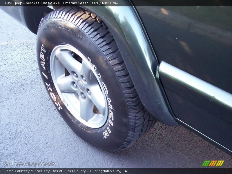 Emerald Green Pearl / Mist Gray 1998 Jeep Cherokee Classic 4x4