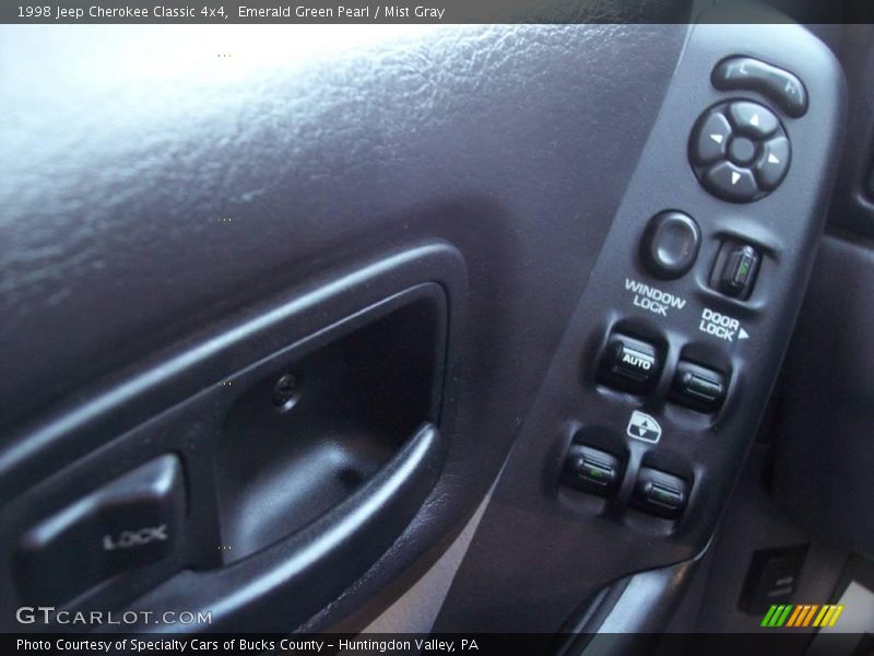 Emerald Green Pearl / Mist Gray 1998 Jeep Cherokee Classic 4x4