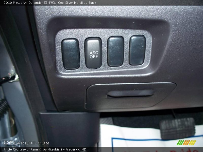 Cool Silver Metallic / Black 2010 Mitsubishi Outlander ES 4WD