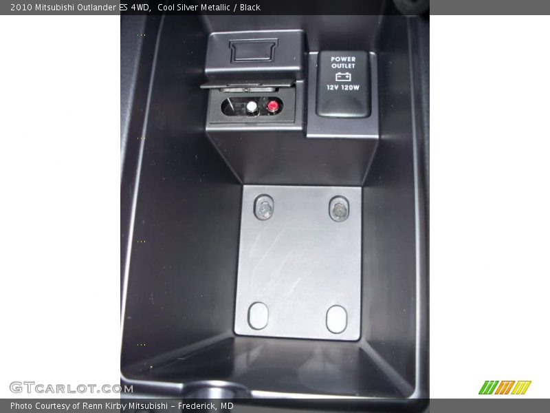 Cool Silver Metallic / Black 2010 Mitsubishi Outlander ES 4WD