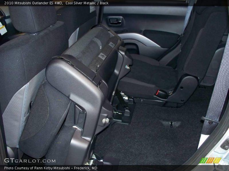 Cool Silver Metallic / Black 2010 Mitsubishi Outlander ES 4WD