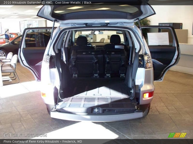 Cool Silver Metallic / Black 2010 Mitsubishi Outlander ES 4WD