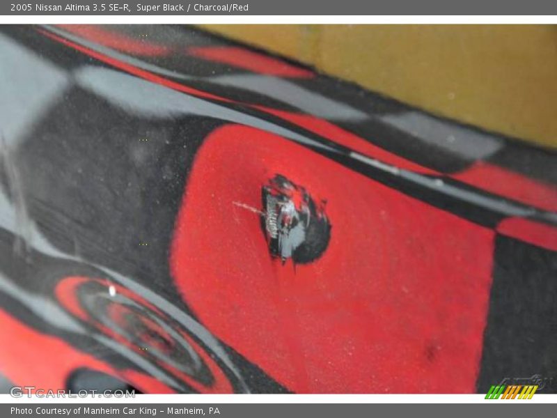 Super Black / Charcoal/Red 2005 Nissan Altima 3.5 SE-R