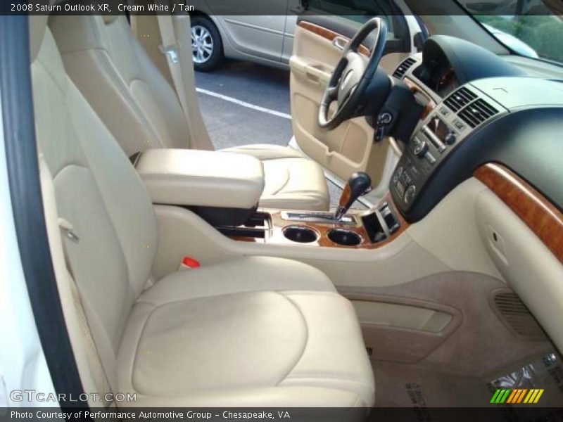 Cream White / Tan 2008 Saturn Outlook XR