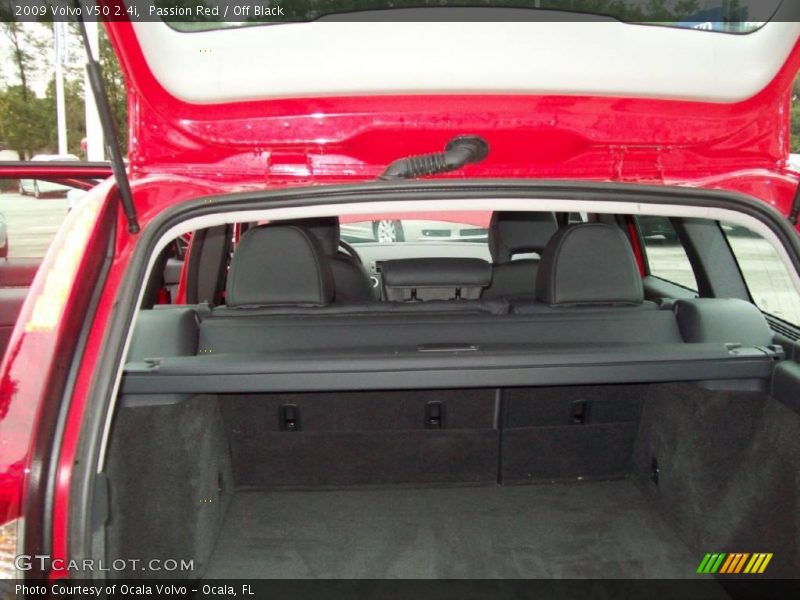 Passion Red / Off Black 2009 Volvo V50 2.4i