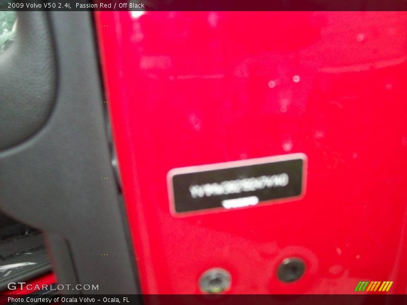 Passion Red / Off Black 2009 Volvo V50 2.4i