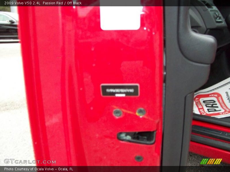 Passion Red / Off Black 2009 Volvo V50 2.4i