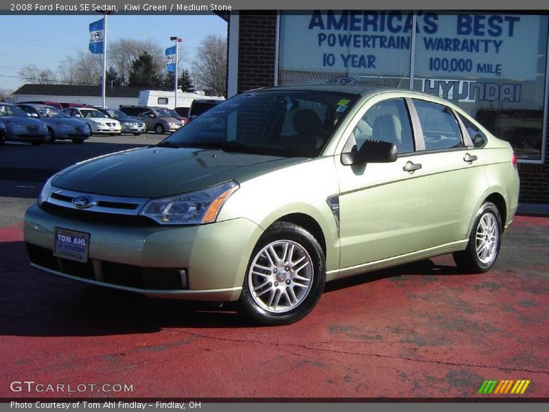 Kiwi Green / Medium Stone 2008 Ford Focus SE Sedan