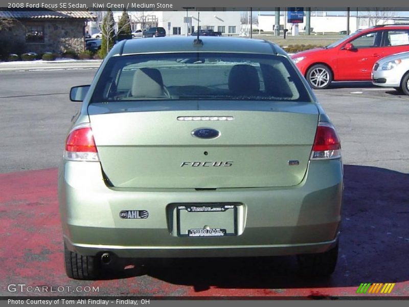 Kiwi Green / Medium Stone 2008 Ford Focus SE Sedan