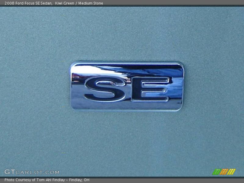 Kiwi Green / Medium Stone 2008 Ford Focus SE Sedan