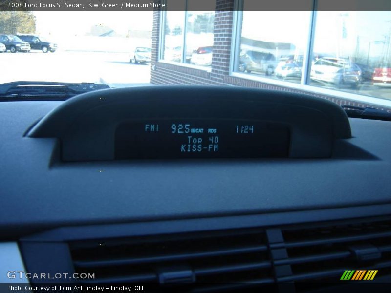 Kiwi Green / Medium Stone 2008 Ford Focus SE Sedan