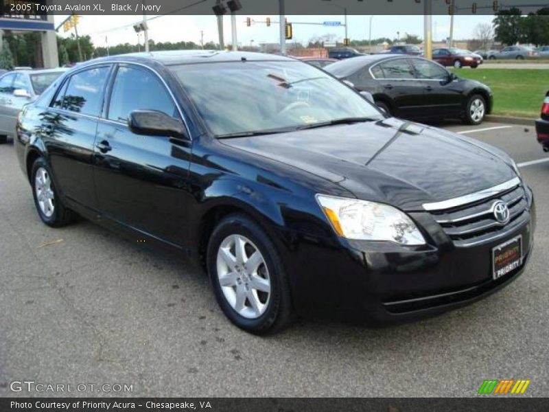 Black / Ivory 2005 Toyota Avalon XL