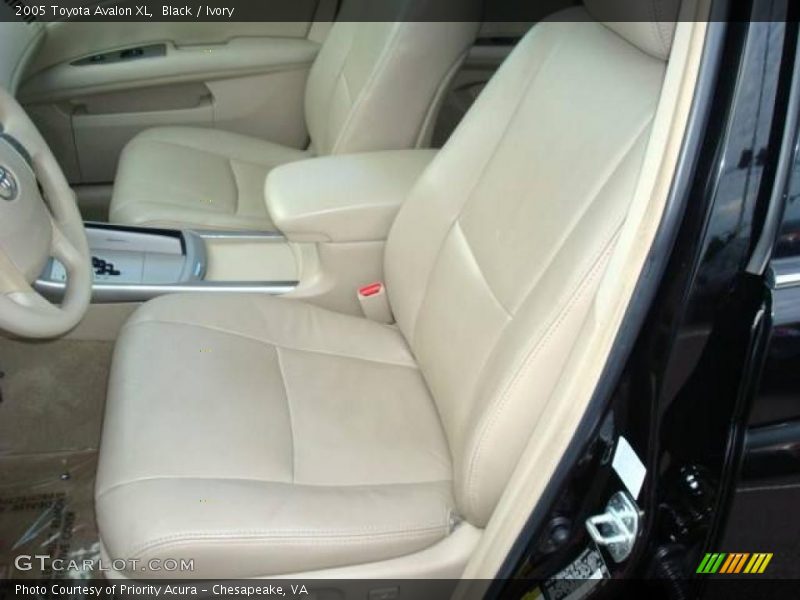 Black / Ivory 2005 Toyota Avalon XL