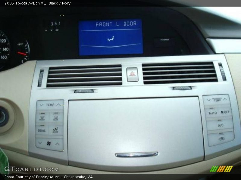 Black / Ivory 2005 Toyota Avalon XL