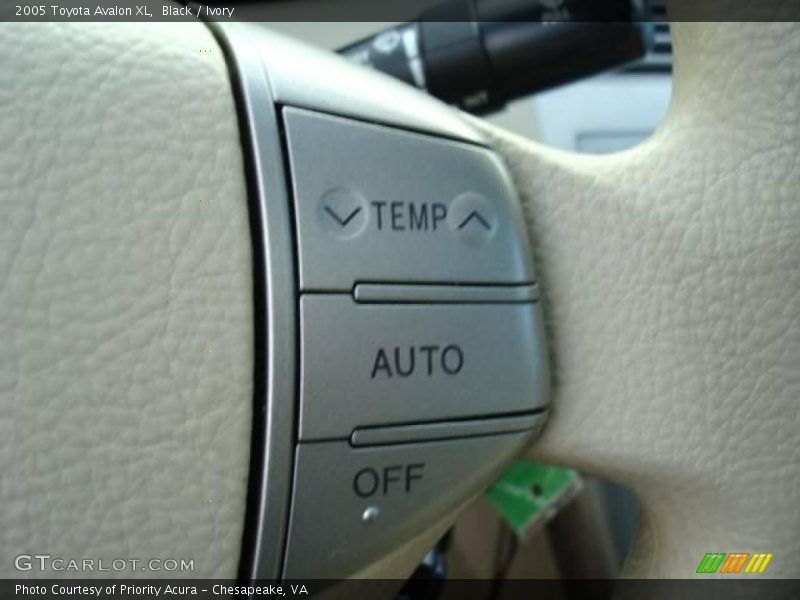 Black / Ivory 2005 Toyota Avalon XL