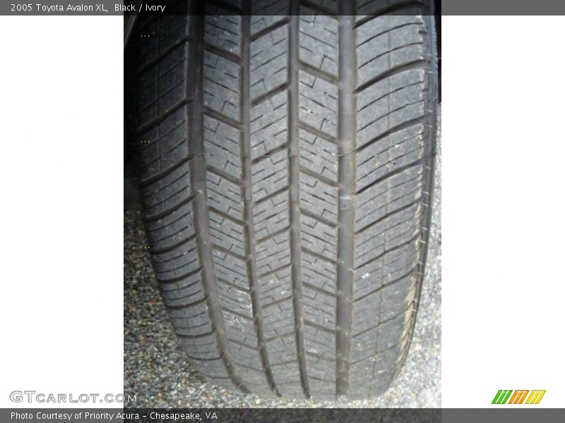 Black / Ivory 2005 Toyota Avalon XL