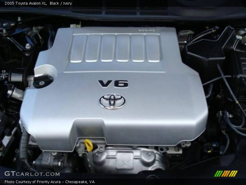 Black / Ivory 2005 Toyota Avalon XL